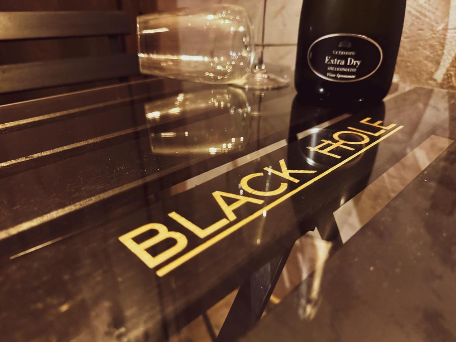 Black Hole Rooms 卡塔尼亚 外观 照片