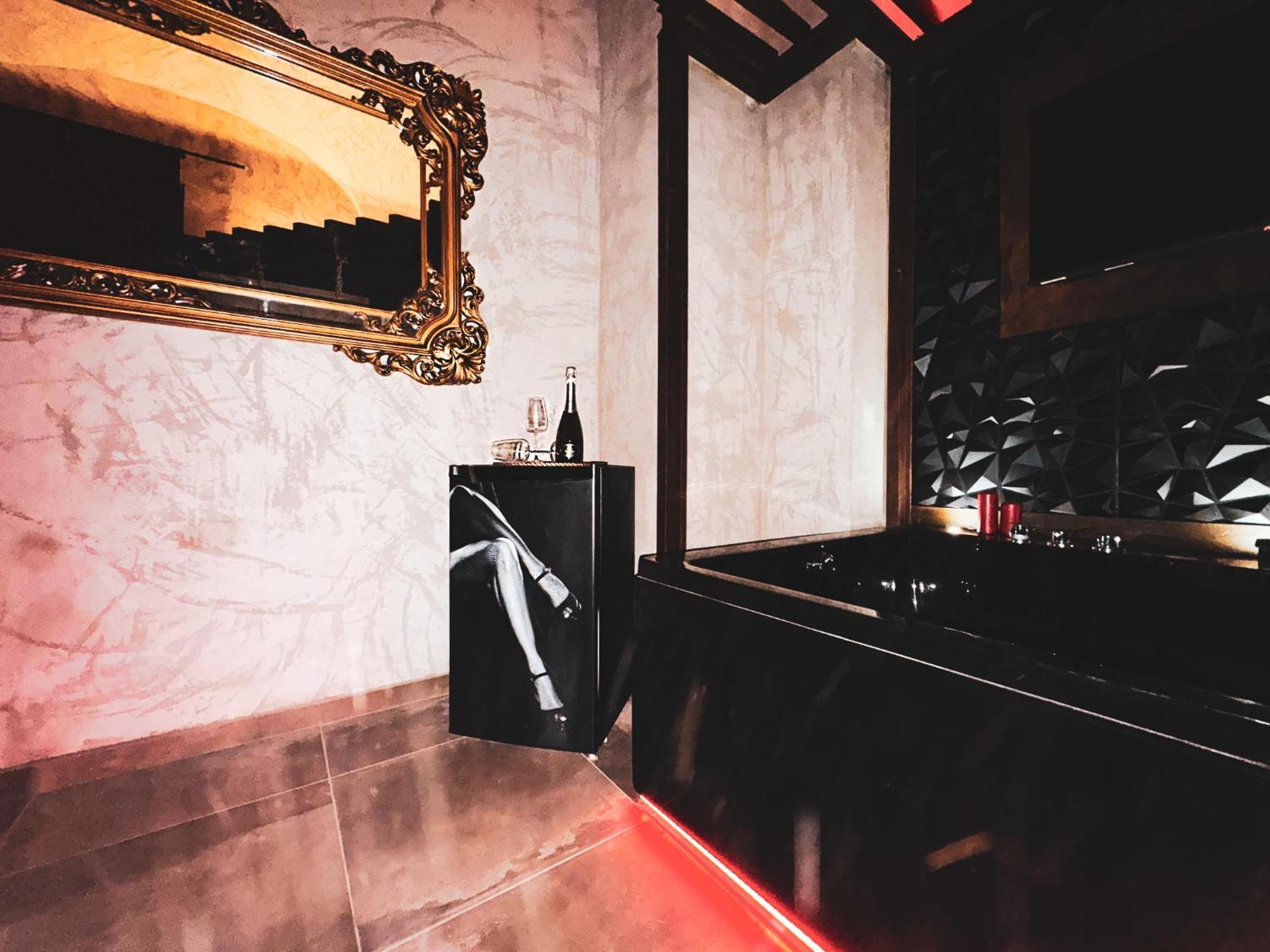 Black Hole Rooms 卡塔尼亚 外观 照片