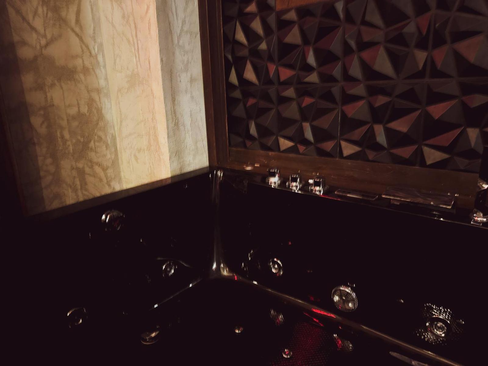 Black Hole Rooms 卡塔尼亚 外观 照片