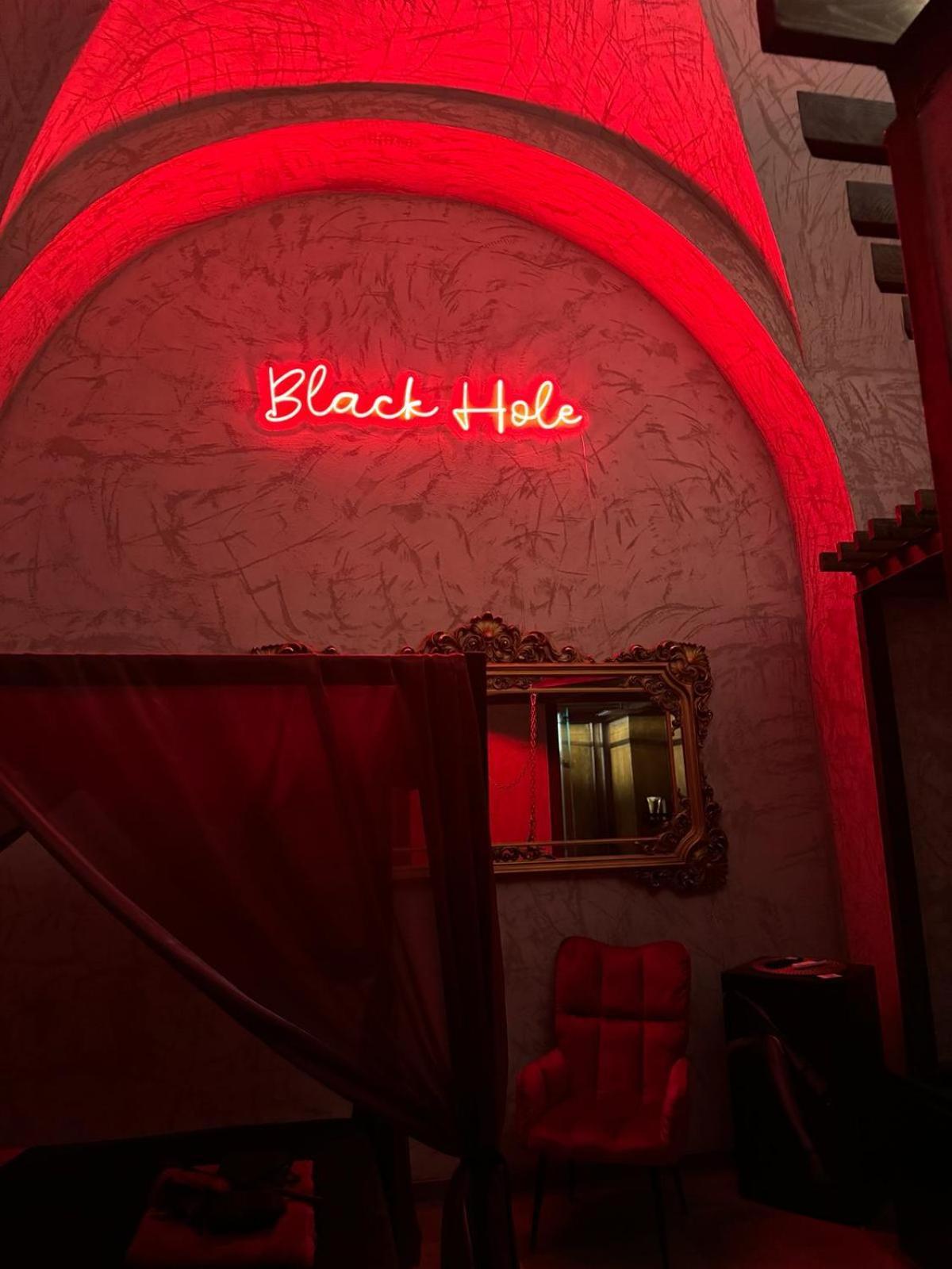 Black Hole Rooms 卡塔尼亚 外观 照片