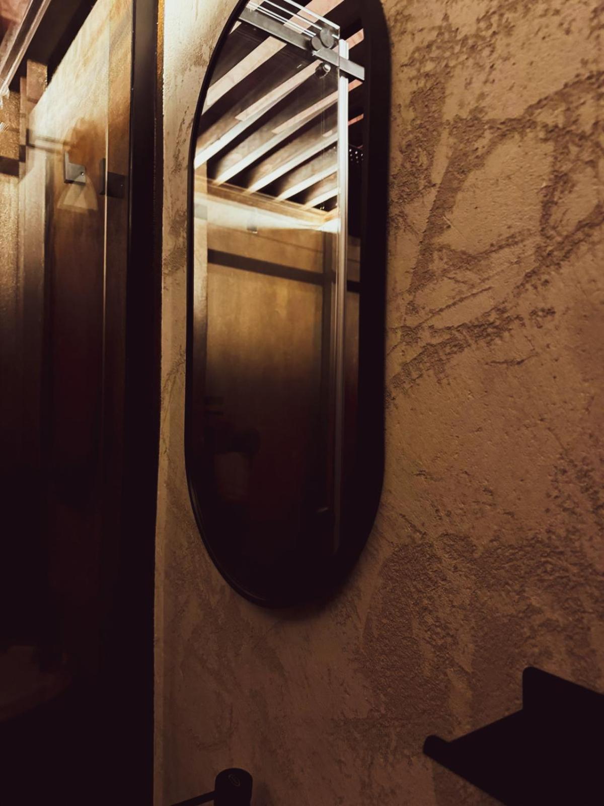 Black Hole Rooms 卡塔尼亚 外观 照片