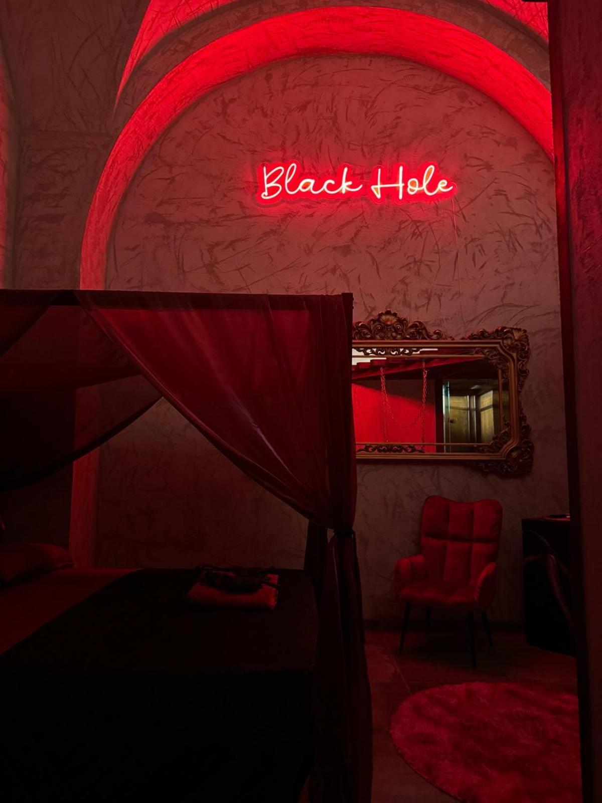 Black Hole Rooms 卡塔尼亚 外观 照片